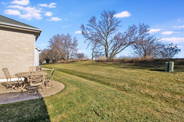 895 Eineke Boulevard, Algonquin, IL 60102