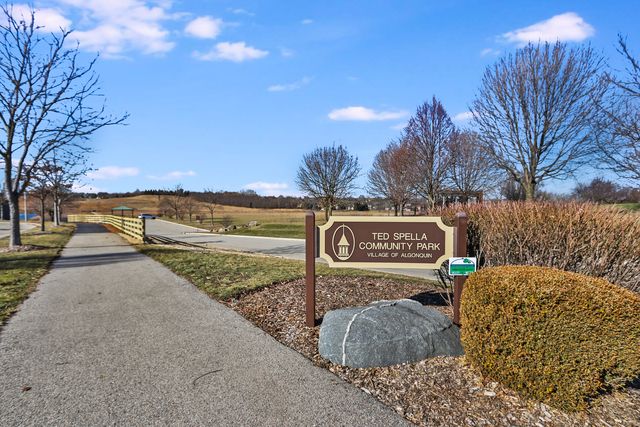 895 Eineke Boulevard, Algonquin, IL 60102