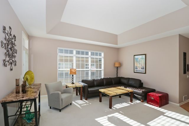 895 Eineke Boulevard, Algonquin, IL 60102