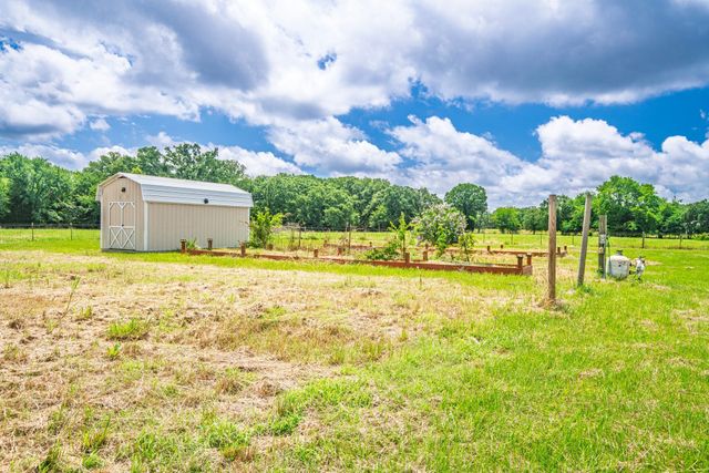 397 Rs County Road 4452, Point, TX 75472