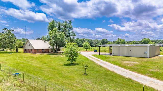 397 Rs County Road 4452, Point, TX 75472
