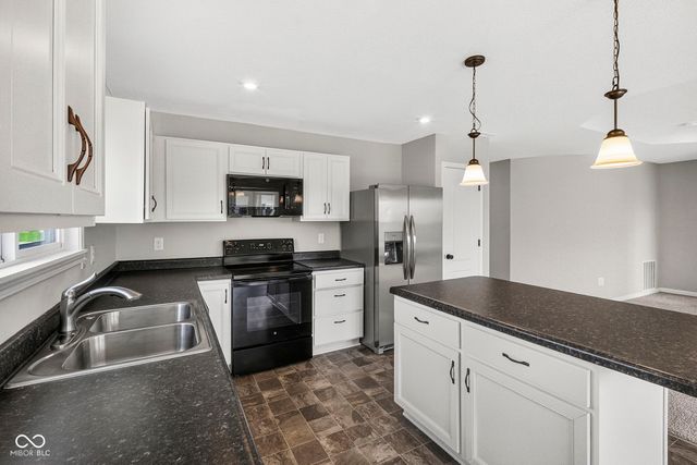 5541 Woods Pointe Drive, Mccordsville, IN 46055