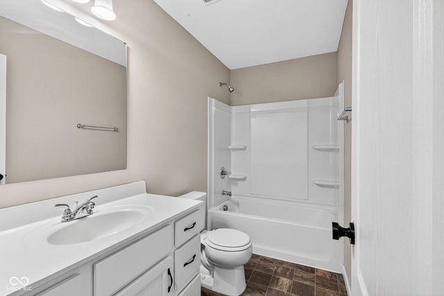5541 Woods Pointe Drive, Mccordsville, IN 46055