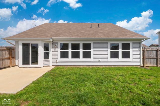 5541 Woods Pointe Drive, Mccordsville, IN 46055