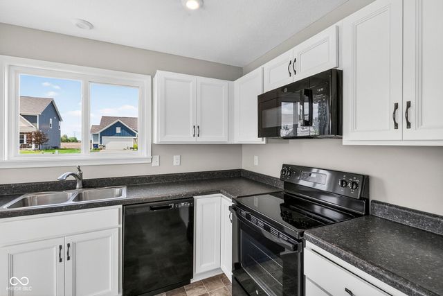 5541 Woods Pointe Drive, Mccordsville, IN 46055