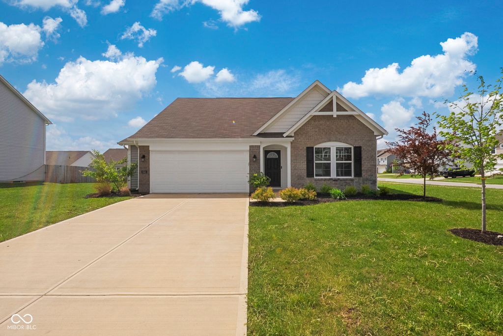 5541 Woods Pointe Drive, Mccordsville, IN 46055
