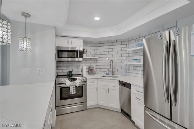 3 Bluebill AVE 512, Naples, FL 34108