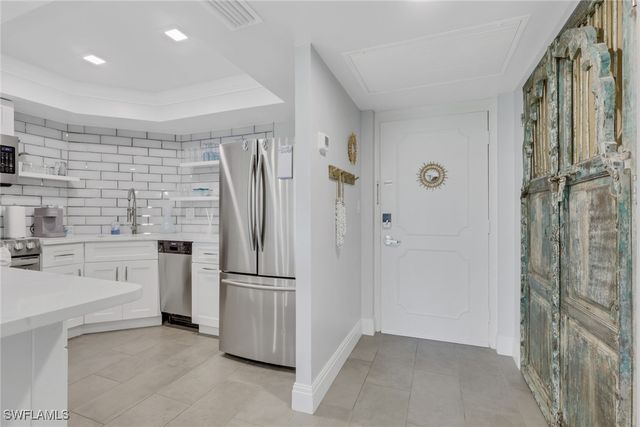 3 Bluebill AVE 512, Naples, FL 34108