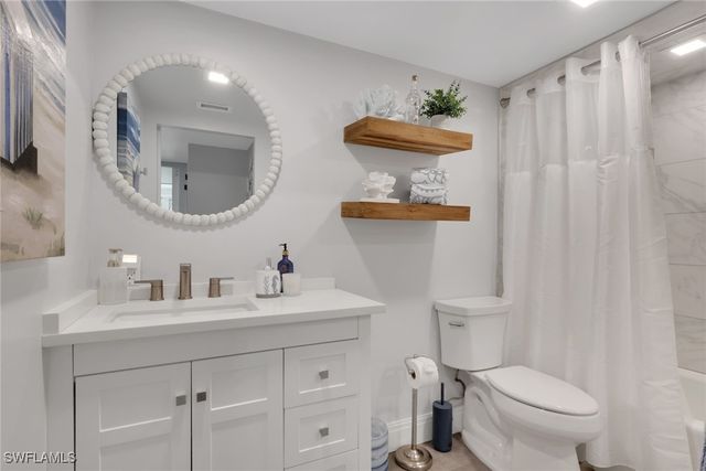 3 Bluebill AVE 512, Naples, FL 34108