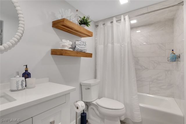 3 Bluebill AVE 512, Naples, FL 34108