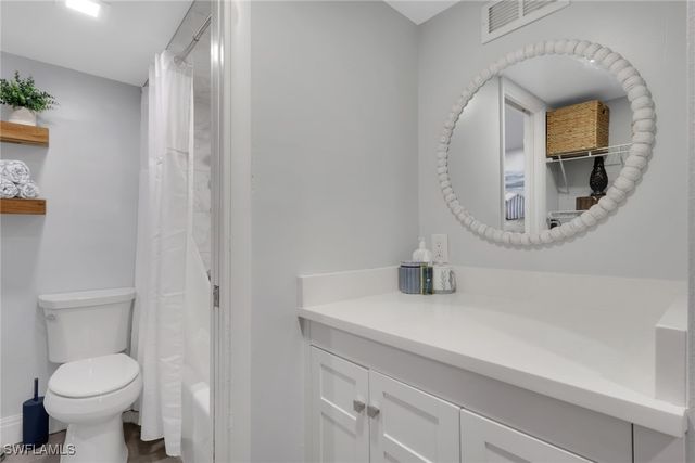 3 Bluebill AVE 512, Naples, FL 34108