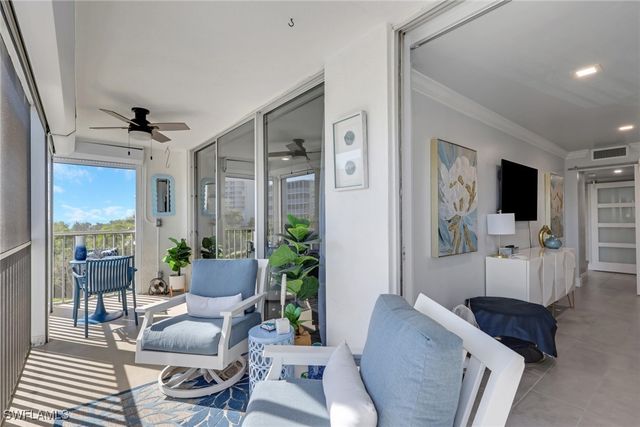 3 Bluebill AVE 512, Naples, FL 34108