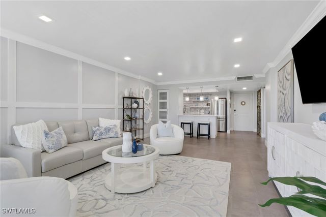 3 Bluebill AVE 512, Naples, FL 34108