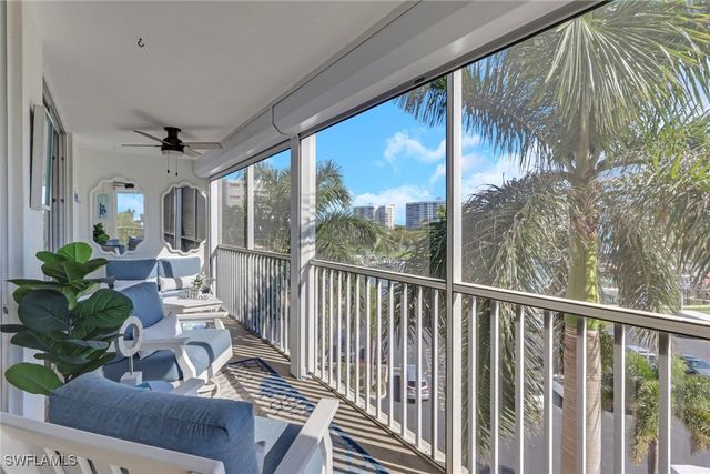 3 Bluebill AVE 512, Naples, FL 34108