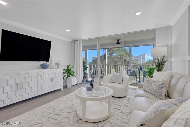 3 Bluebill AVE 512, Naples, FL 34108