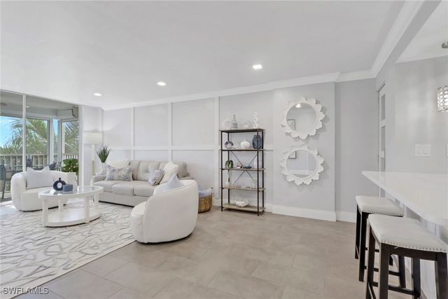 3 Bluebill AVE 512, Naples, FL 34108