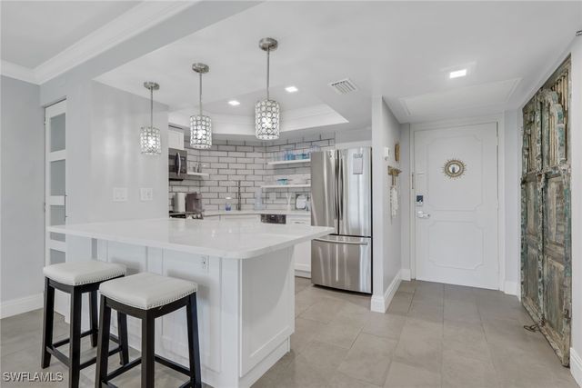 3 Bluebill AVE 512, Naples, FL 34108