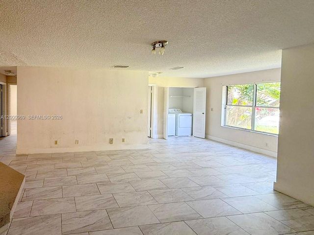 3440 N Pinewalk Drive N 518, Margate, FL 33063