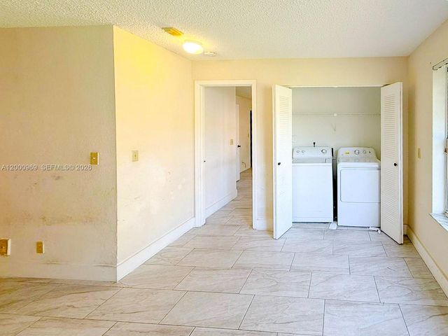3440 N Pinewalk Drive N 518, Margate, FL 33063