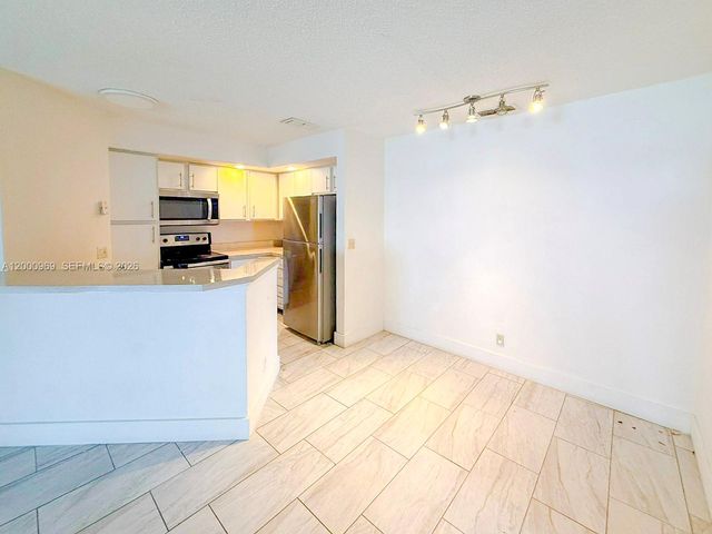 3440 N Pinewalk Drive N 518, Margate, FL 33063