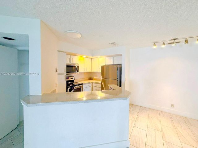 3440 N Pinewalk Drive N 518, Margate, FL 33063