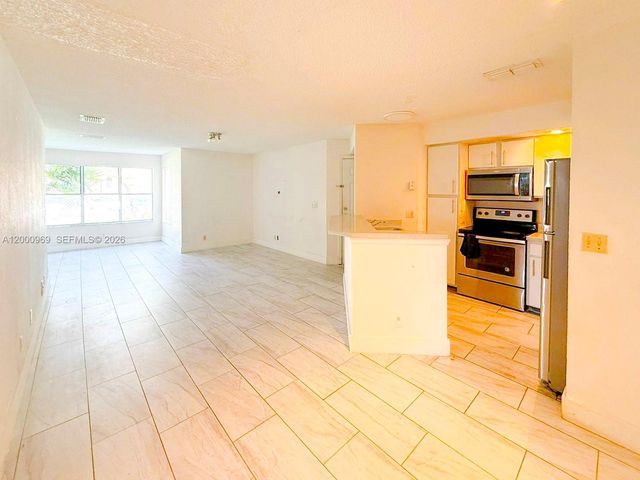 3440 N Pinewalk Drive N 518, Margate, FL 33063