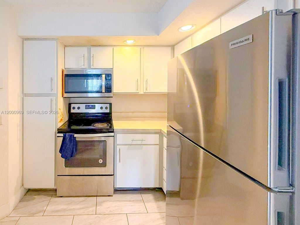 3440 N Pinewalk Drive N 518, Margate, FL 33063