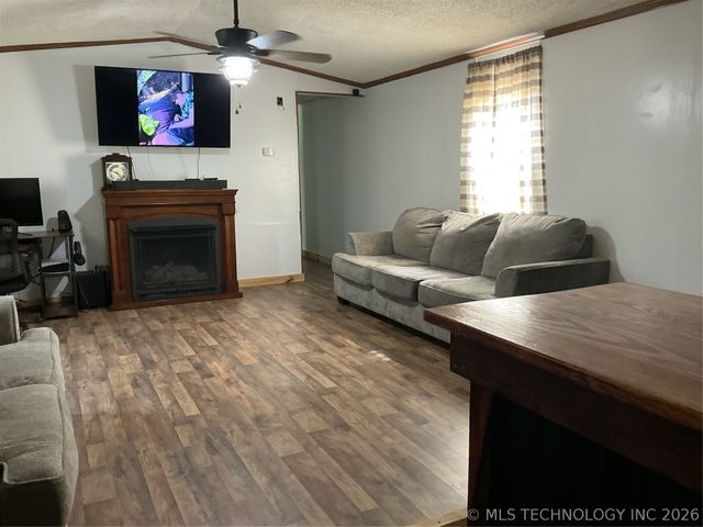13445 New Lake Road, Henryetta, OK 74437