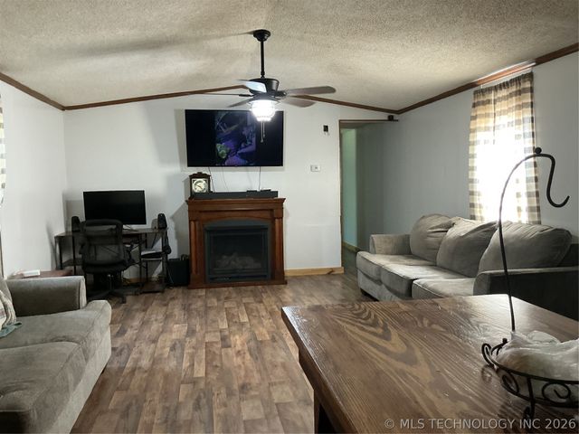 13445 New Lake Road, Henryetta, OK 74437