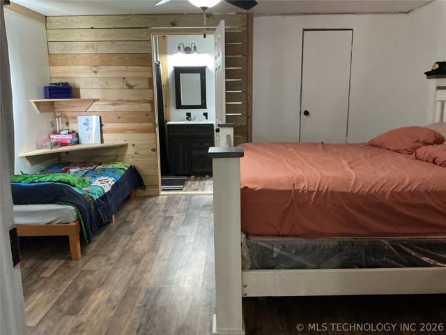 13445 New Lake Road, Henryetta, OK 74437