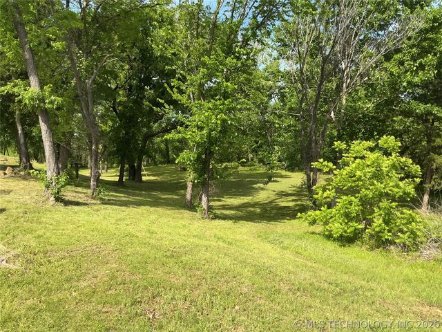 13445 New Lake Road, Henryetta, OK 74437