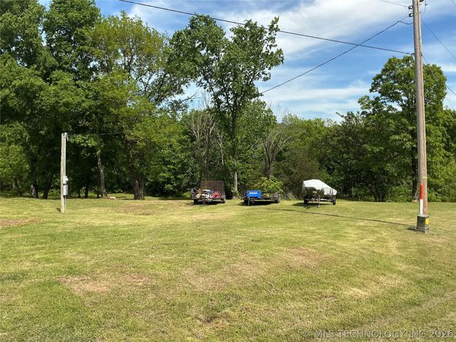 13445 New Lake Road, Henryetta, OK 74437