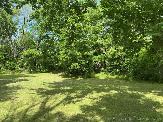 13445 New Lake Road, Henryetta, OK 74437