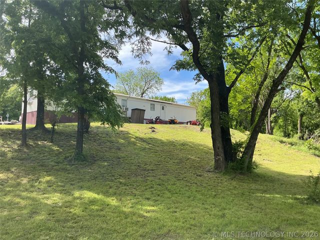 13445 New Lake Road, Henryetta, OK 74437