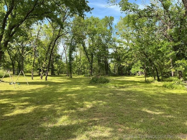 13445 New Lake Road, Henryetta, OK 74437