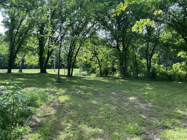 13445 New Lake Road, Henryetta, OK 74437