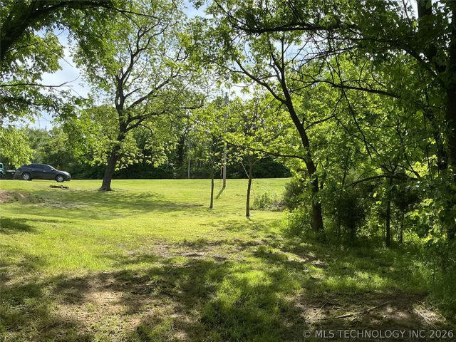 13445 New Lake Road, Henryetta, OK 74437