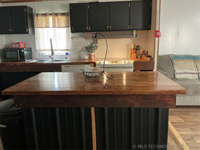 13445 New Lake Road, Henryetta, OK 74437