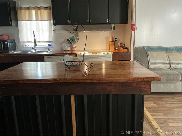 13445 New Lake Road, Henryetta, OK 74437