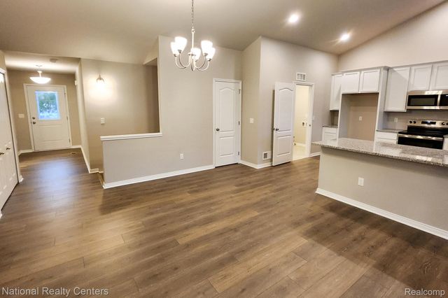 305 Devonshire Drive 8, Lapeer, MI 48446