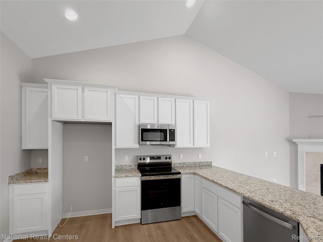 305 Devonshire Drive 8, Lapeer, MI 48446