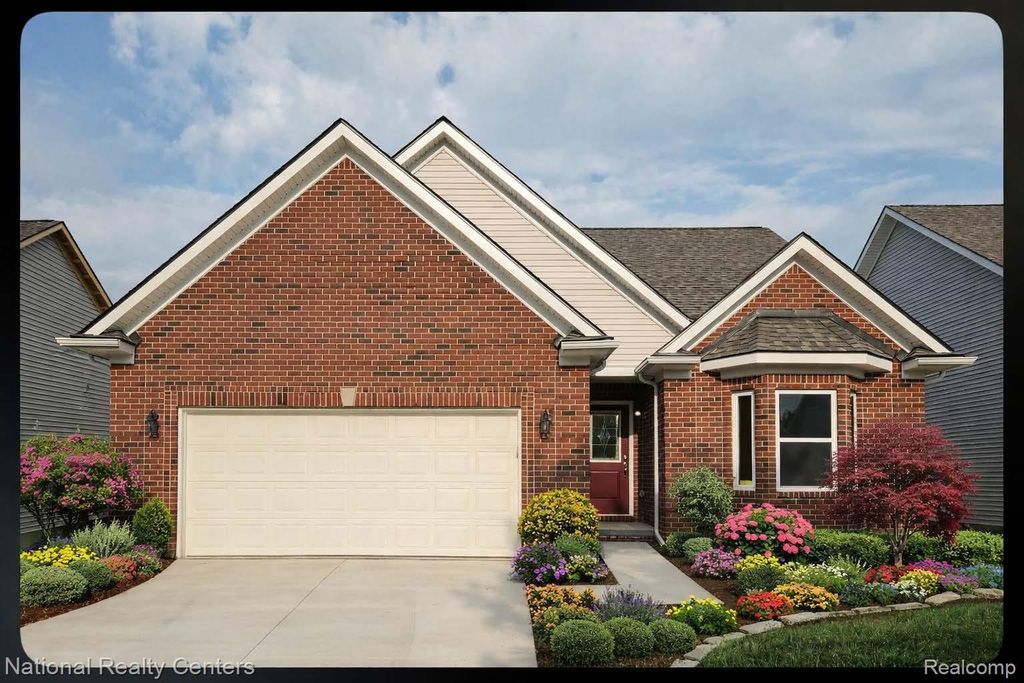 305 Devonshire Drive 8, Lapeer, MI 48446