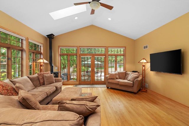 10 Vienna Circle, Madison, WI 53718