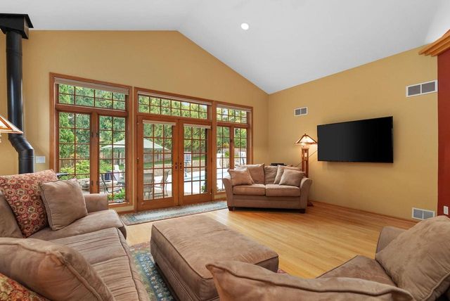 10 Vienna Circle, Madison, WI 53718