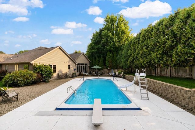 10 Vienna Circle, Madison, WI 53718