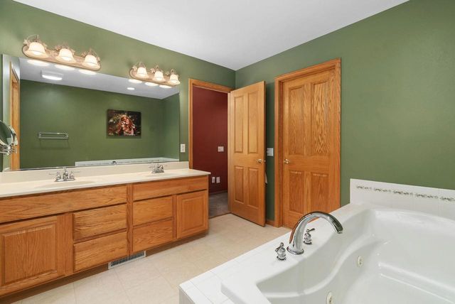 10 Vienna Circle, Madison, WI 53718