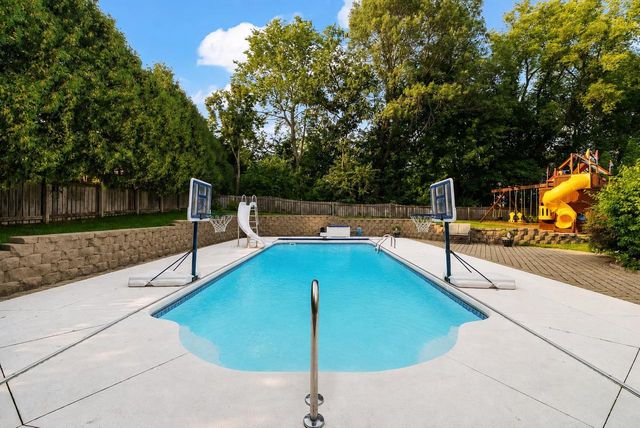 10 Vienna Circle, Madison, WI 53718