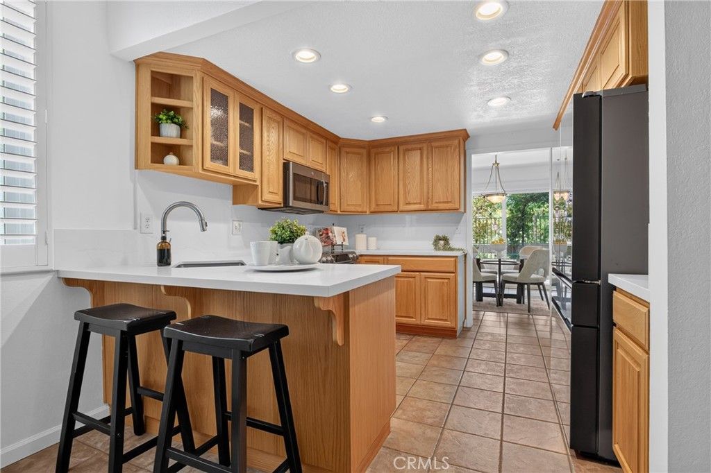 25142 Marci, Valencia, CA 91355 — exterior