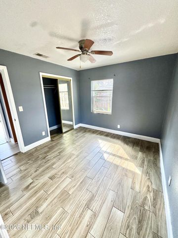 5415 LORI Drive S, Jacksonville, FL 32207