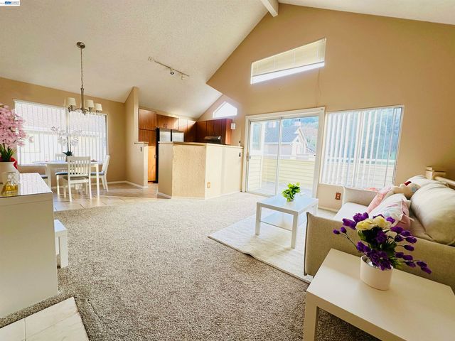 161 Seaway Ct, Hercules, CA 94547